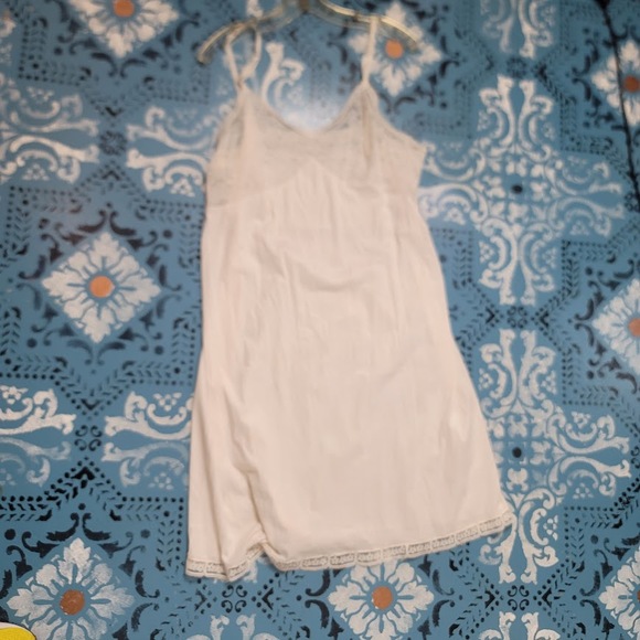 Vintage White Adjustable straps lace bust full slip Size Large Nylon Lace - Picture 3 of 5